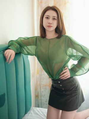 Lynda photo 3