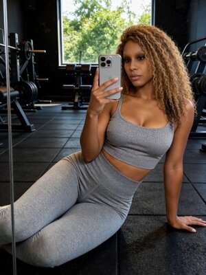Jada photo 7
