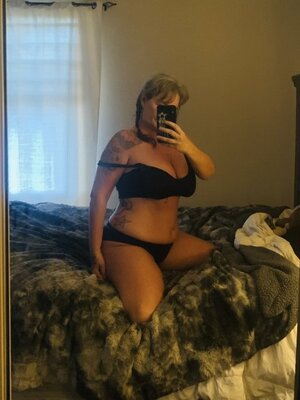 Rhonda photo 4