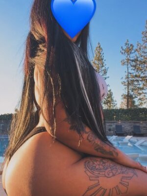 Chloe photo 3
