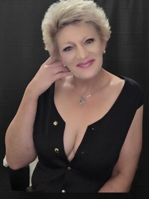 Roxanne Lane photo 4