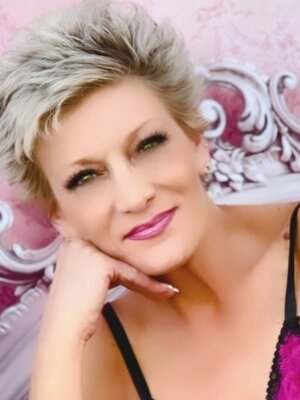 Roxanne Lane photo 8