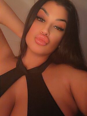 Yazmin photo 3
