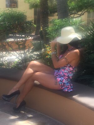 Vikki photo 3