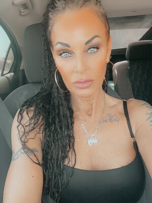 Vikki photo 1