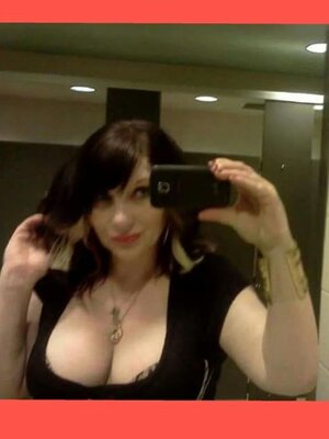 Stephanie photo 7